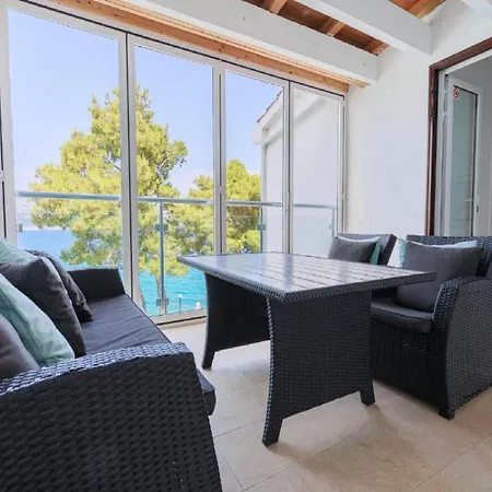 - Comfort Two-bedroom D5 Apartment *
